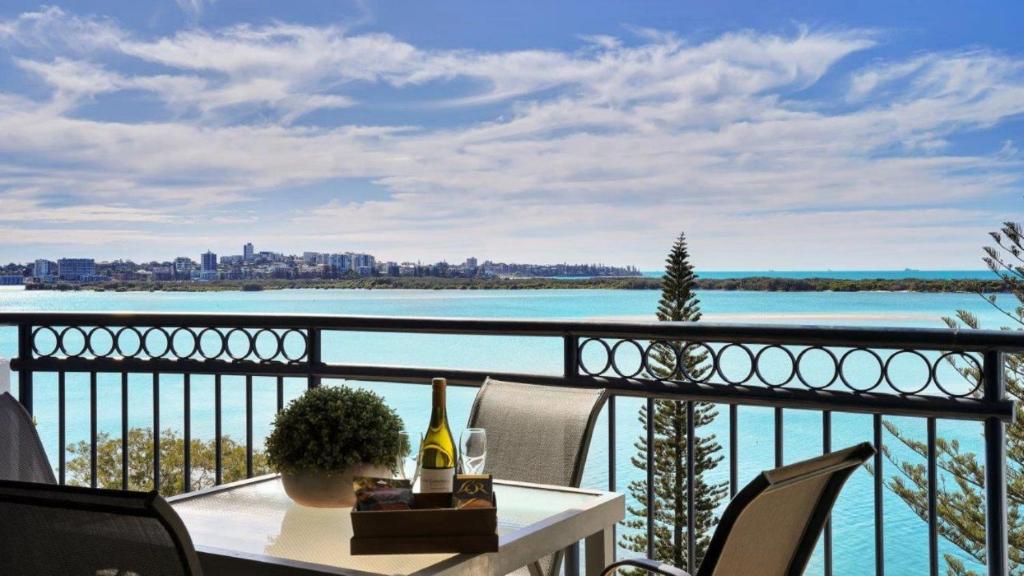 #812 Ramada Resort, Beachfront, Golden Beach