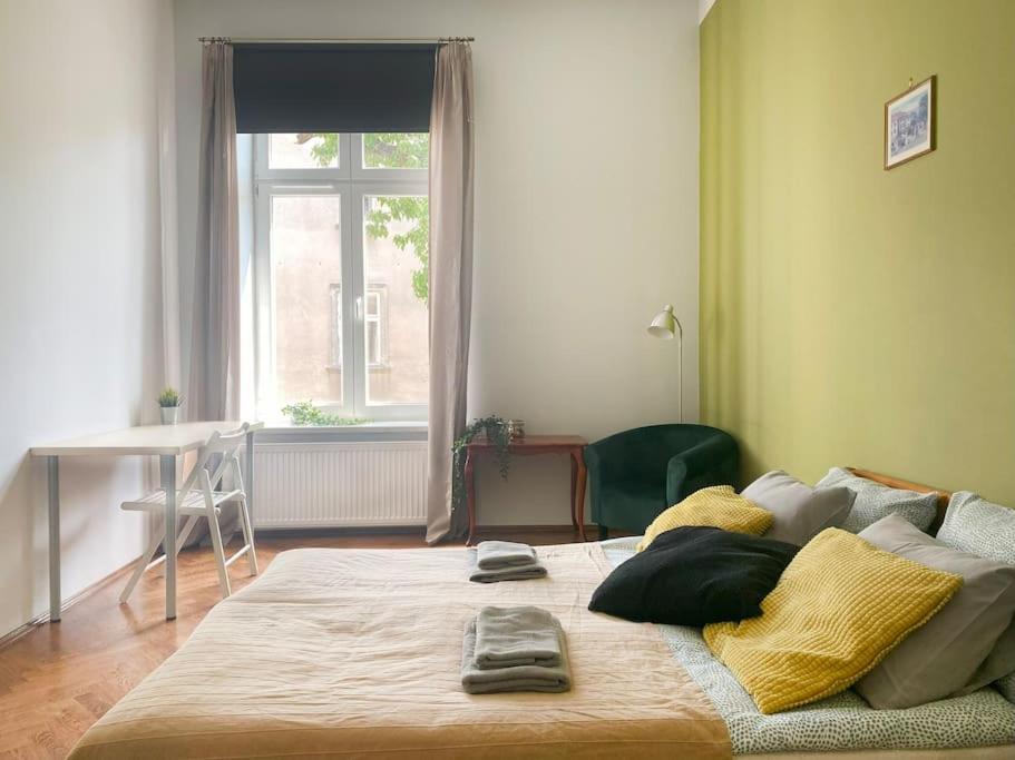 Large 89m2 Apartment, 3 bedrooms and 2 bathrooms, Krakov