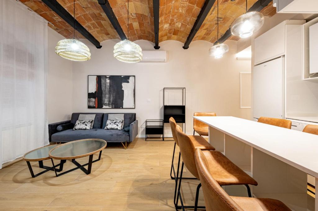 BeBarceloner Eixample Apartments - 4 bedrooms, Barcelona