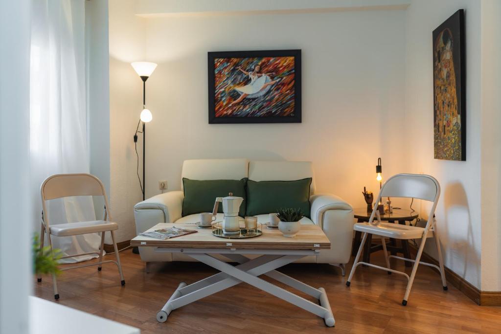 tuGuest Maestro Breton Apartment - 3