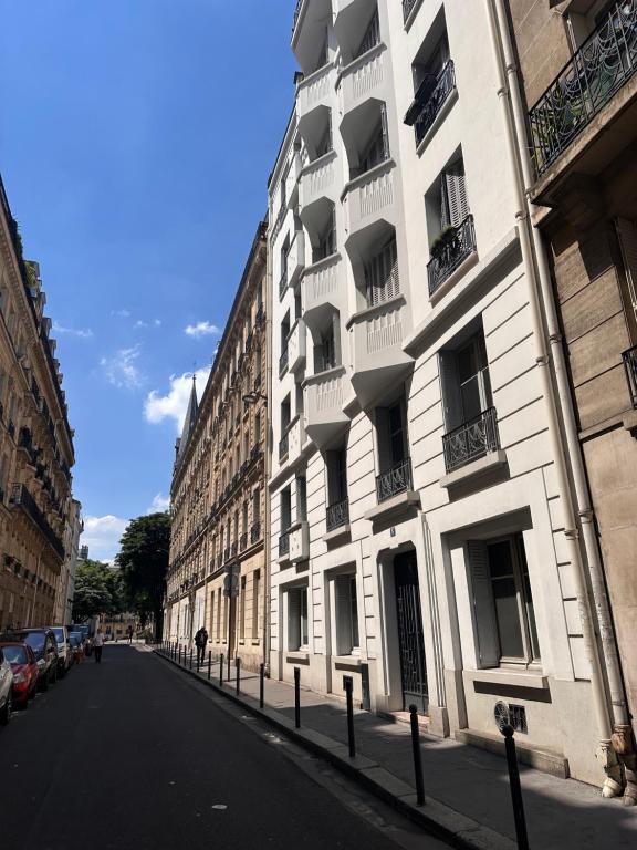 Spacious flat near Montparnasse Bausset 4th - 2