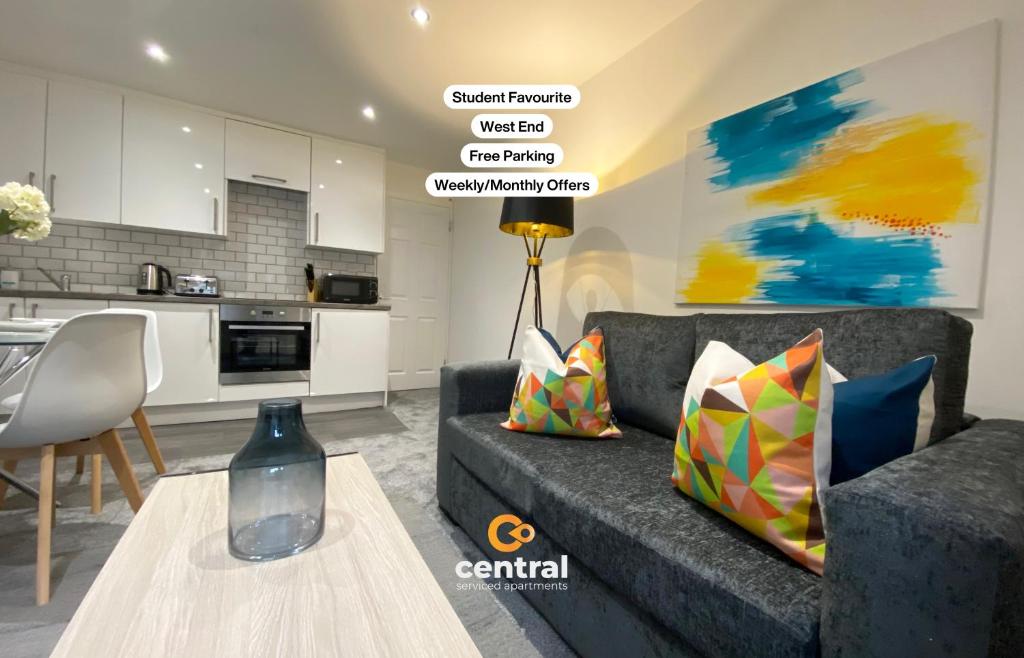 CENTRAL SERVICED APARTMENTS - Modern 1 Bedroom - FREE Street Parking - Close to University of Dundee - Weekly-Monthly Stay Offers - Wi-Fi - Student Relocation or Temporary Stay Favourite, Dundee
