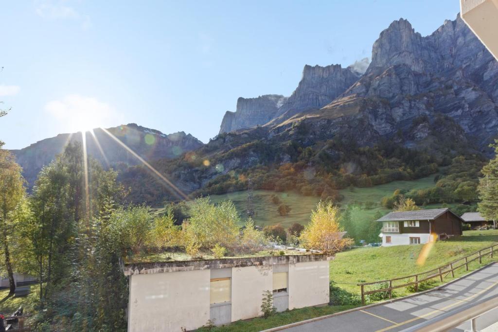 Studio lumineux avec vue sur les montagnes - 2