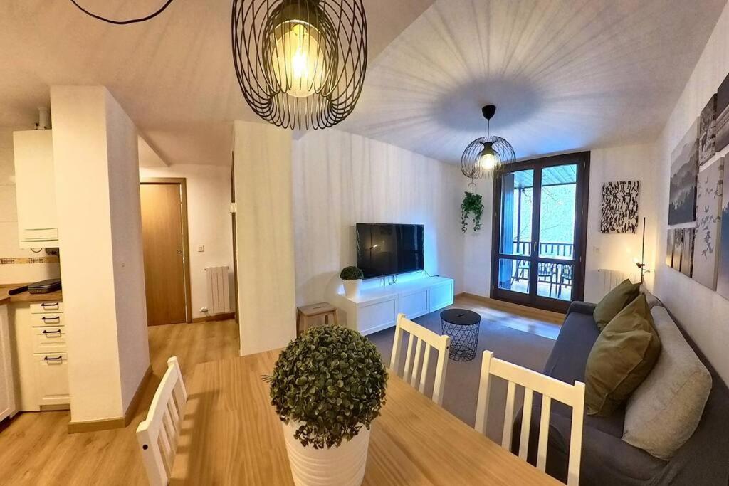 Mimosa 5 con terraza - tucasaenlospirineos, Escarrilla