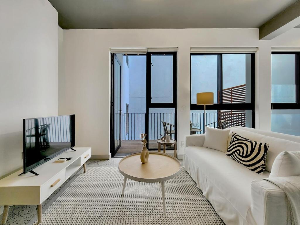 Worker Bee home in the City, Kapské Město