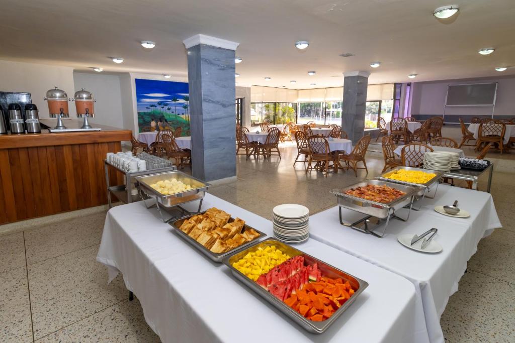 Hotel Axis Inn By GEH Suites - 4