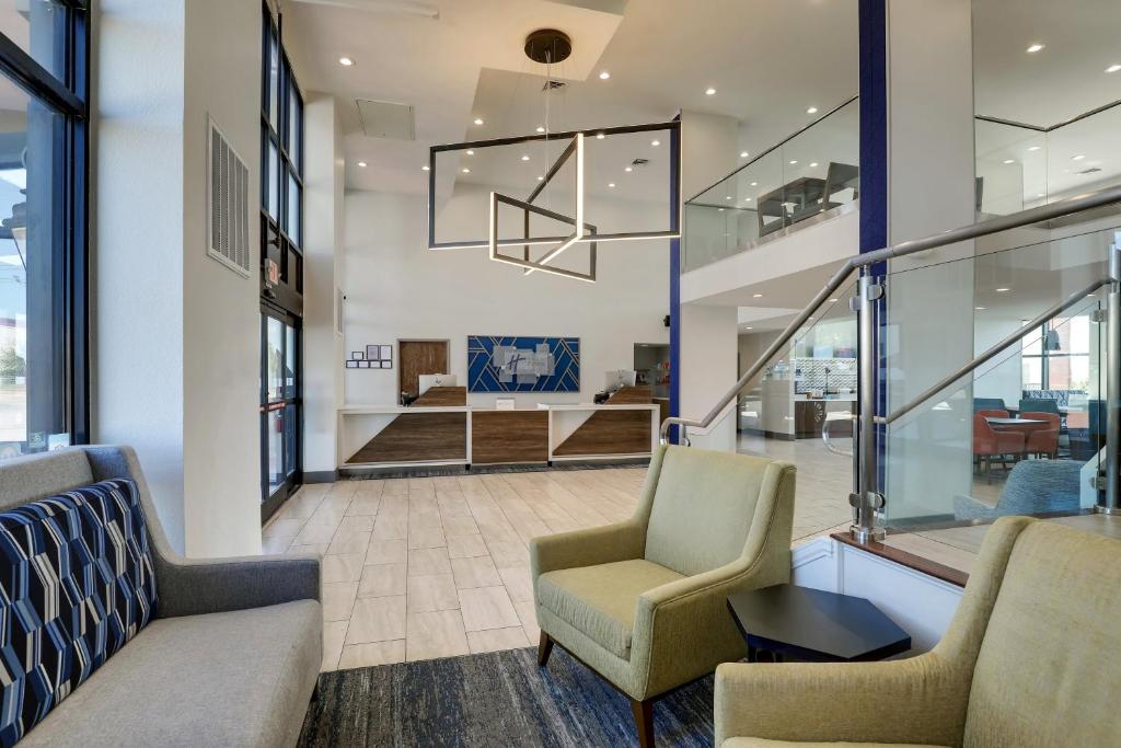 ホリデイ イン エクスプレス ホテル ＆ スイーツ ブランソン 76 セントラル バイ IHG (Holiday Inn Express Hotel & Suites Branson 76 Central By IHG) 外観