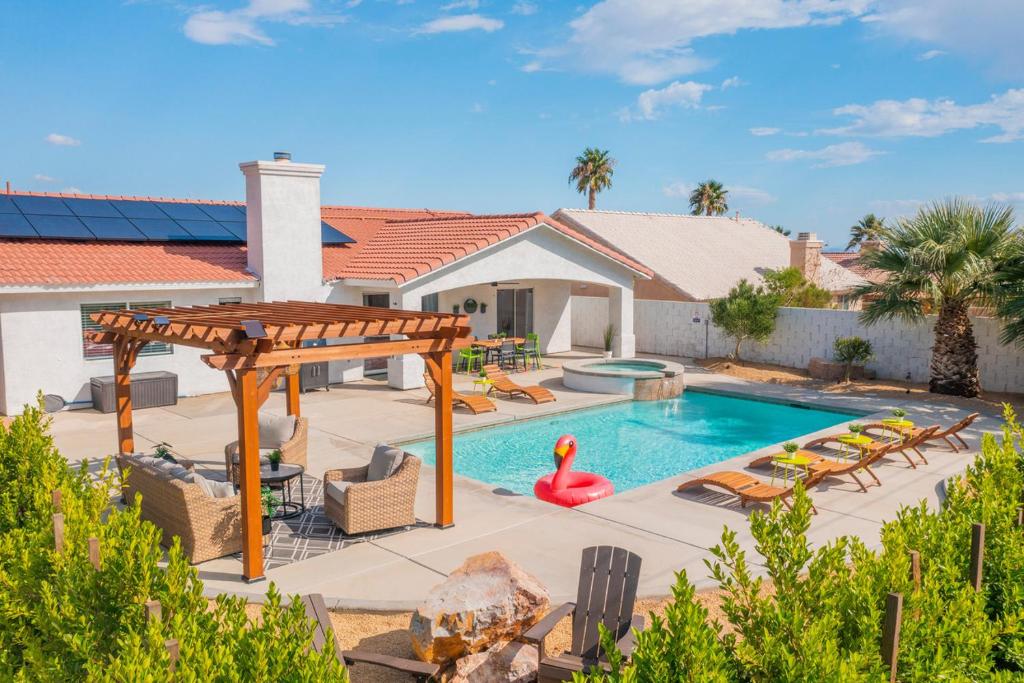 Desert Oasis-Large Pool & Spa, Firepit, Gameroom, Hammocks, Desert Hot Springs