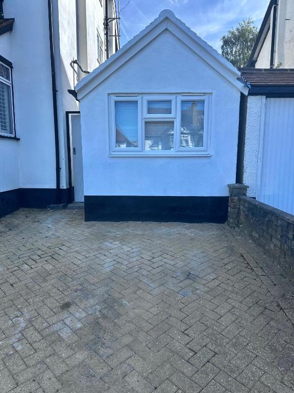 Cosy studio - home away from home, Carshalton