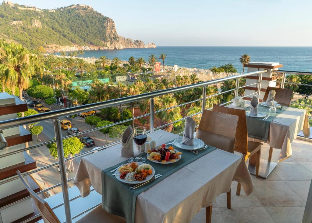 Gardenia Hotel — Restaurant & bars in Alanya