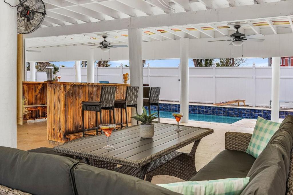 Beach, pool and fun times at Blue Oyster Lagoon, Fort Myers Beach