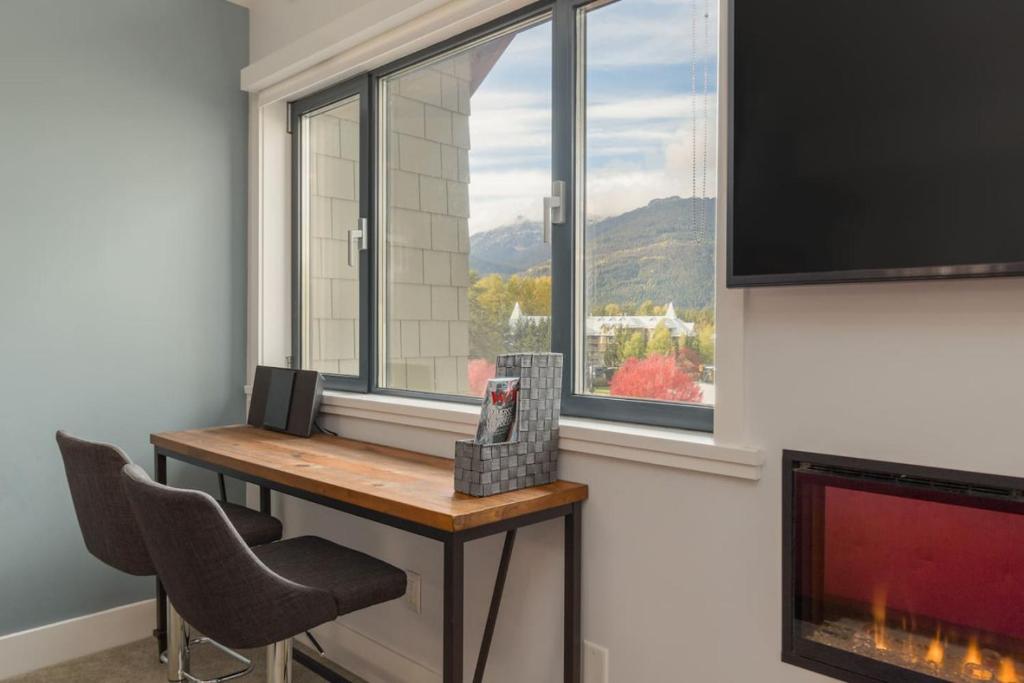 Black Tusk - Top Floor, Best Location, Mtn Views, Whistler
