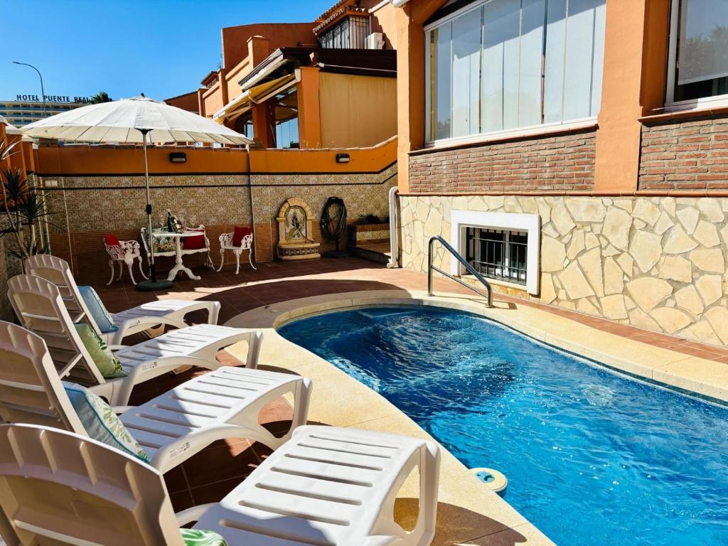 Chalet con piscina privada en primera línea de playa - 4