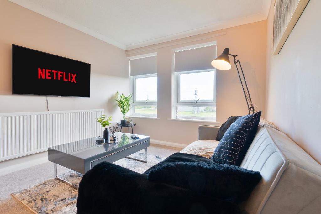 Trendy Central Apartment with Free Parking - Perfect for Contractors and Families, Canterbury