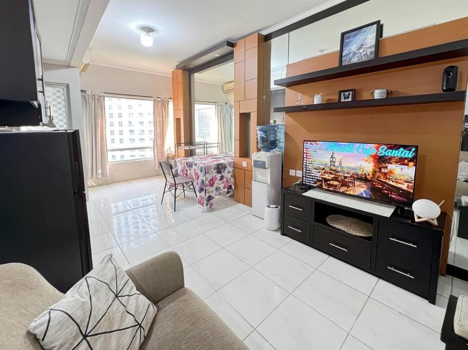 Cozy 2BR Sudirman Apt with Pool, Wi-Fi, & Netflix by 2ndHome, Jakarta