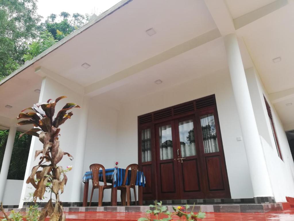 Quiet Nest Inn, Ella