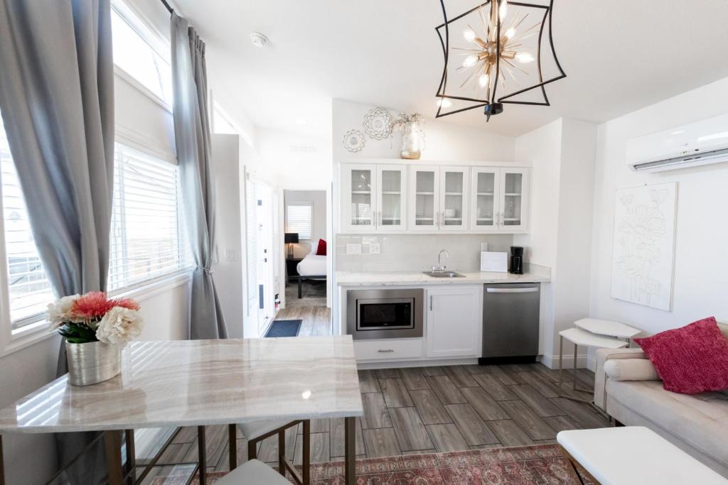 Elegant Courtyard Cottage Ruby, Reno