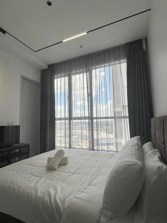 Skytrees Comfort Room With Simple Design Concept，位于新山的酒店