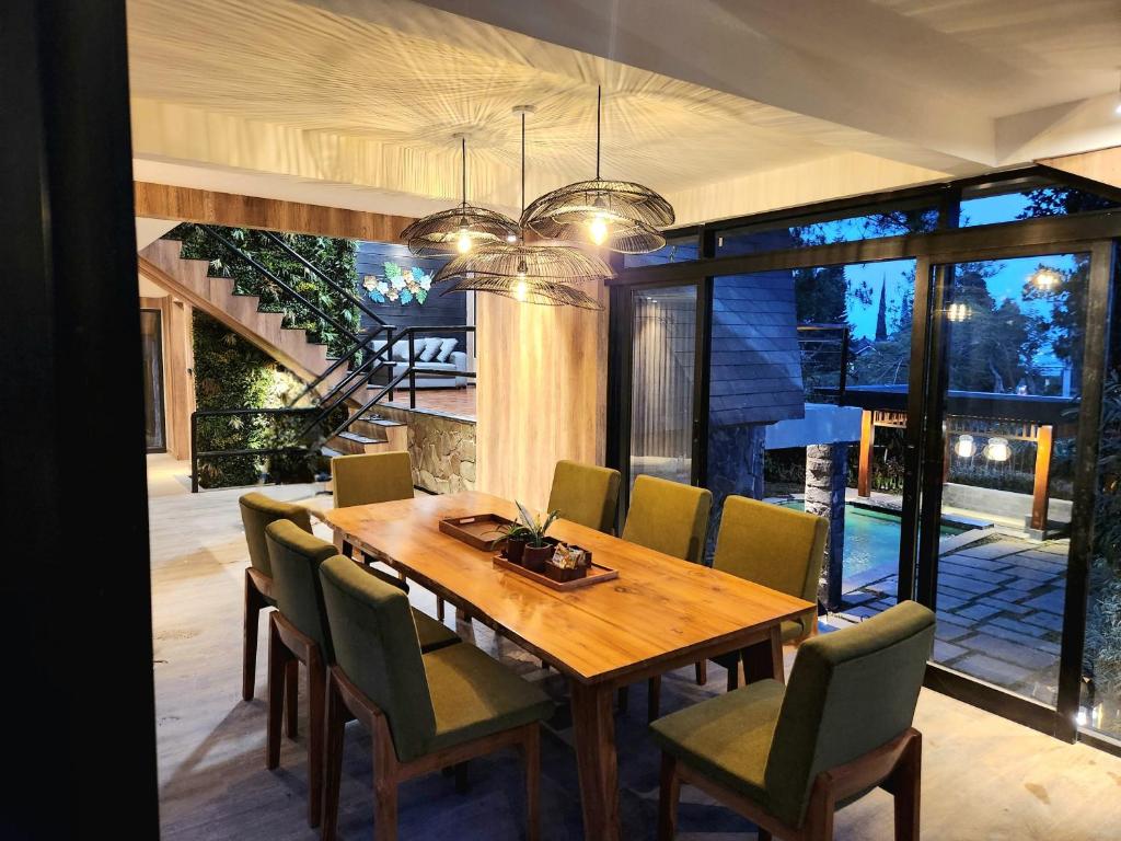 Villa 4-BR Klub Bunga No. 4 Batu Malang