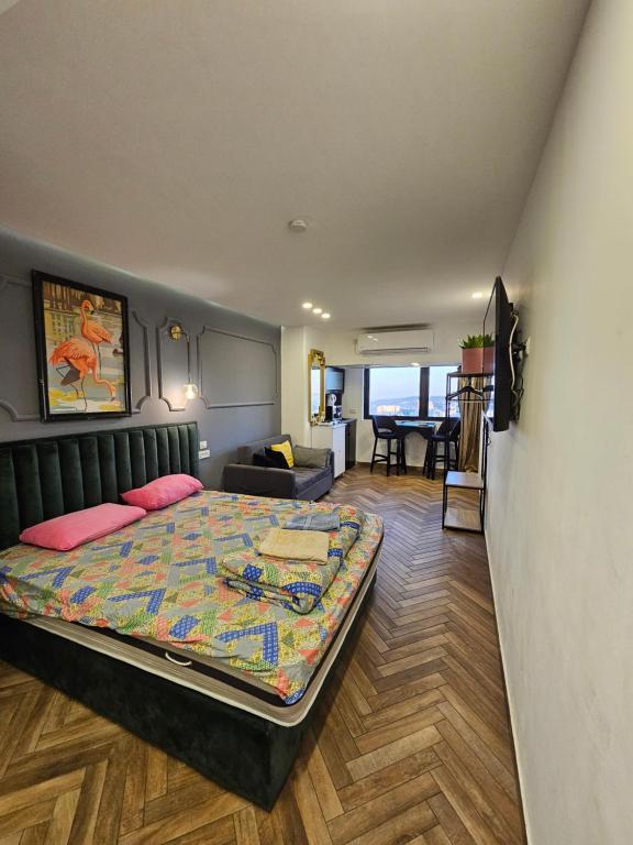 16th floor, Jeruzalém