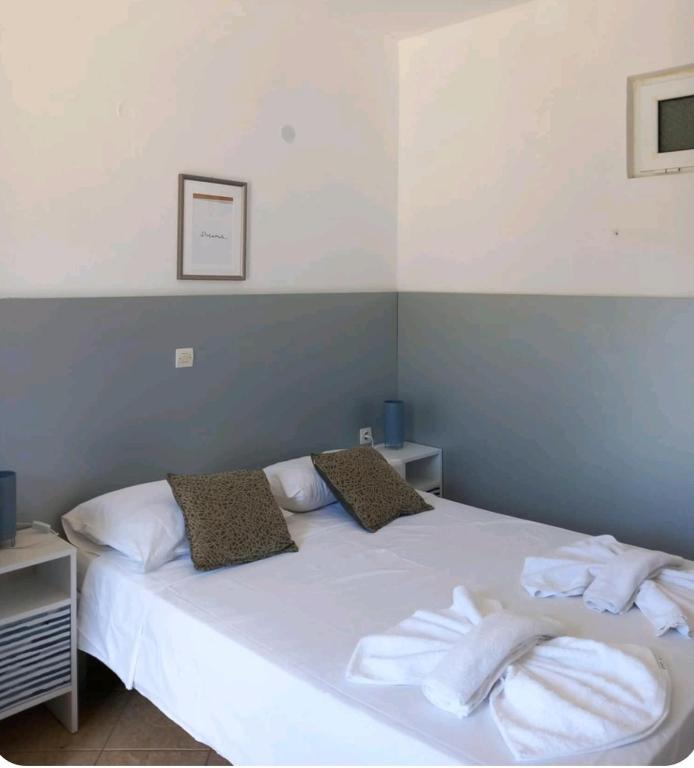 Pansion Limni — Hotel rooms in Keri, Ionian Islands