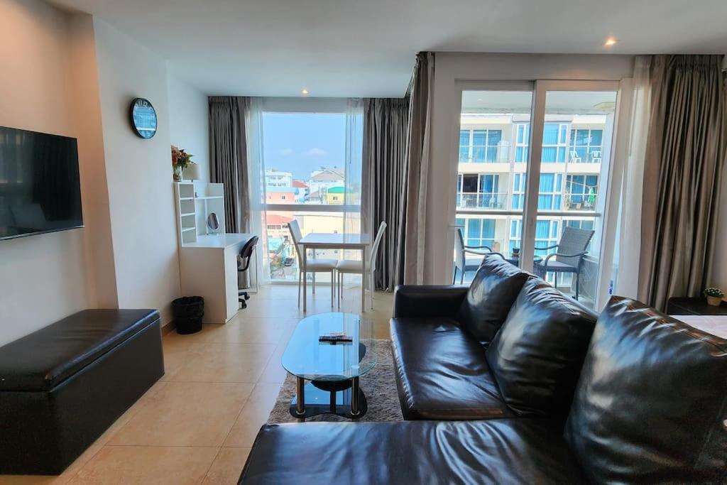 Centara Avenue pool view B72, Pattaya Central