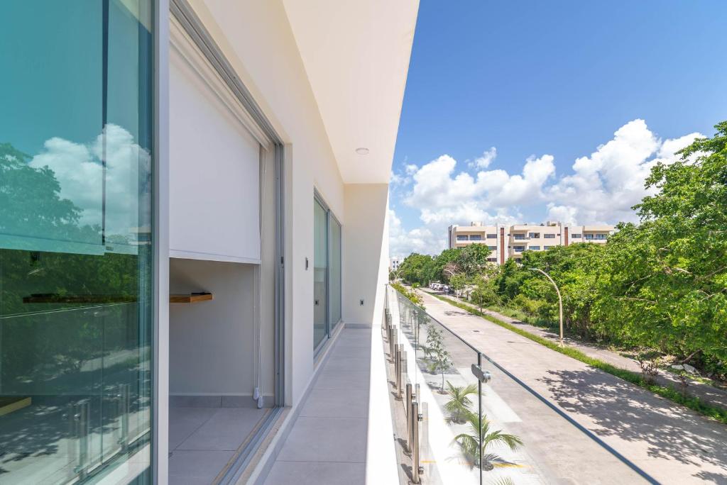 2 BD Suite with Balcony, Rooftop Pool, Hot Tub, Gym #207 - 5