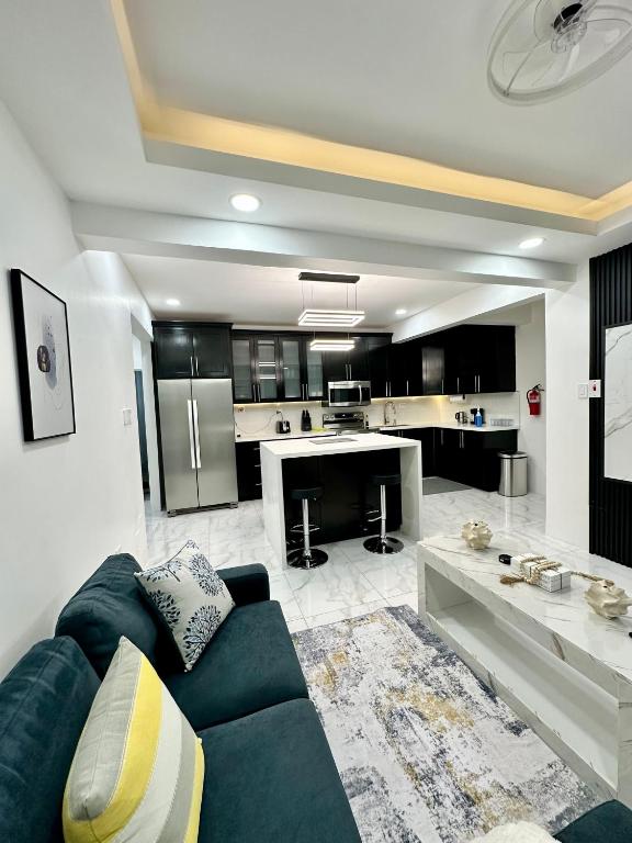 Wymering Suite - Modern 2br Suite in New Kingston, Kingston