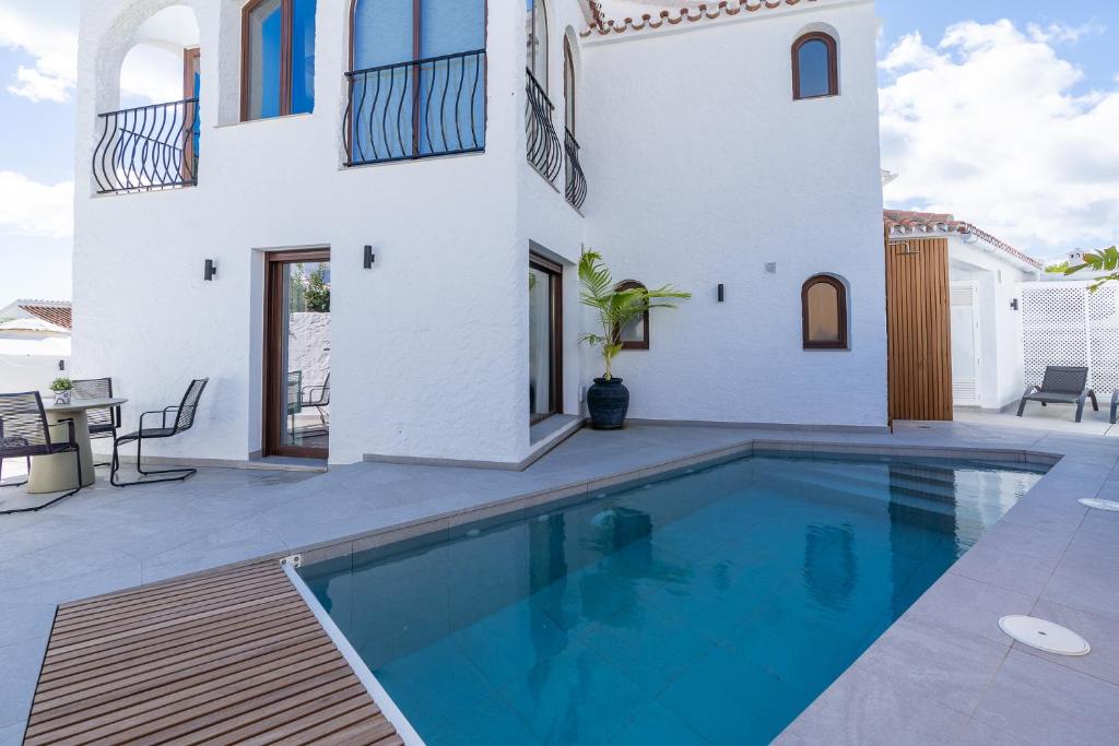 Luxury house with private heated pool in Nerja! - 4