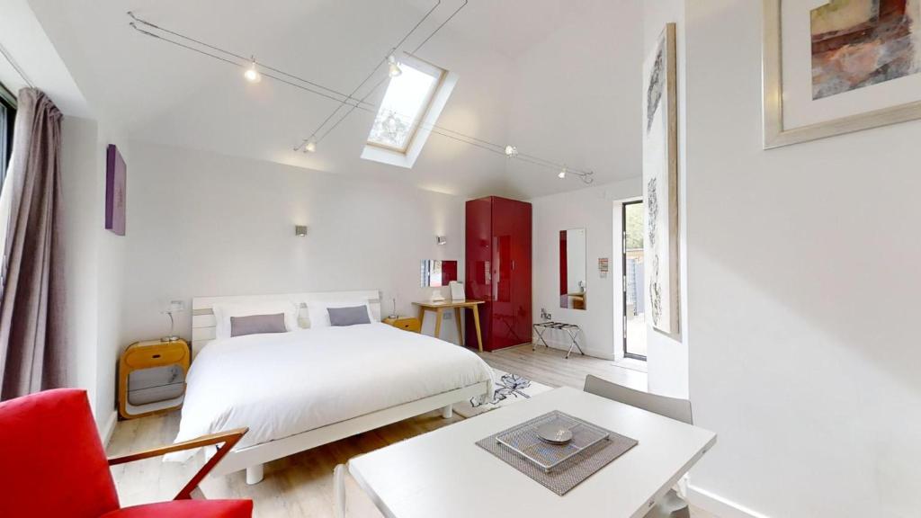 South Lodge, Milton Keynes