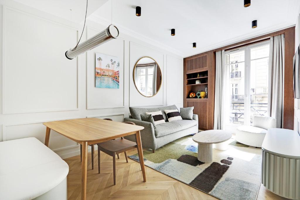 Pick A Flat's Apartment in Triangle d'Or - Pierre 1er de Serbie - 4