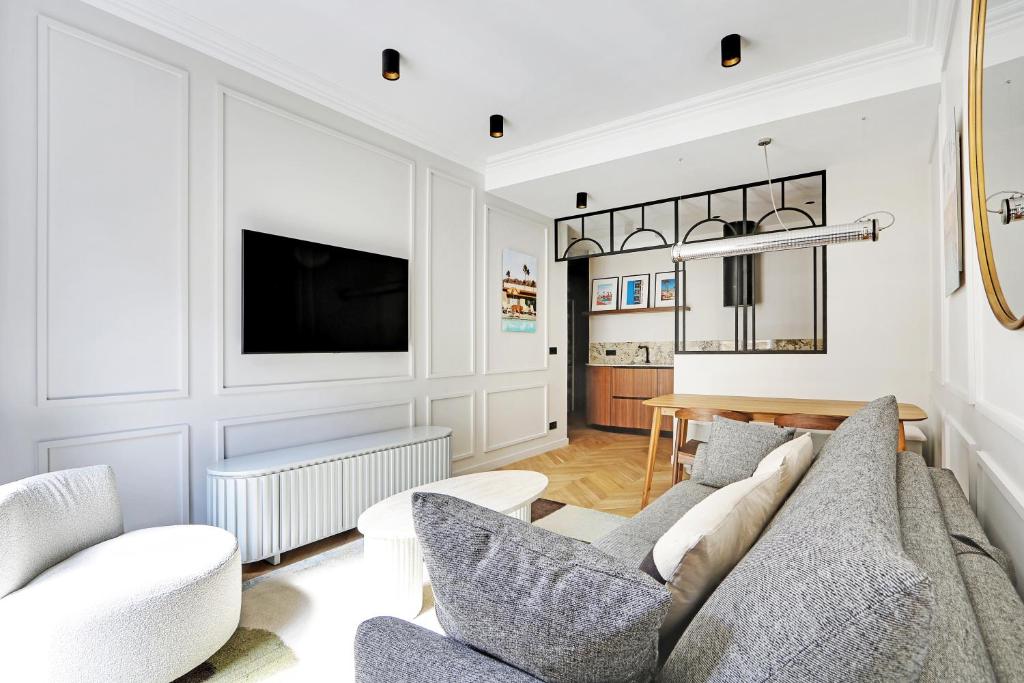 Pick A Flat's Apartment in Triangle d'Or - Pierre 1er de Serbie - 3