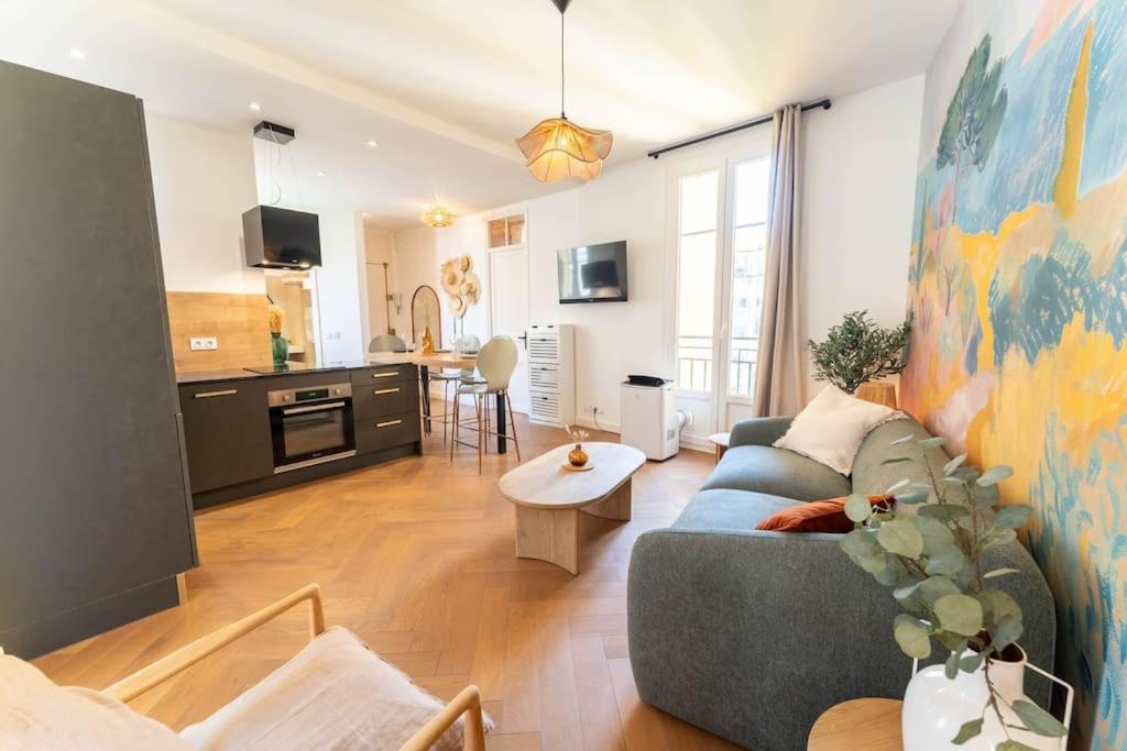 Superbe appartement deux chambres, centre proche port - 1