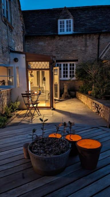 New - Stylish Cotswold cottage, South Cerney