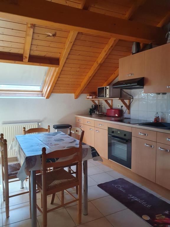 Appartement proche du lac ,piscine ouverte de mars a octobre - 4