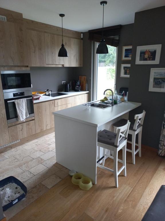 Monastery Garden - 2 single and little rooms - bed & free breakfast - shared accomodation where landlord lives, Wezembeek-Oppem