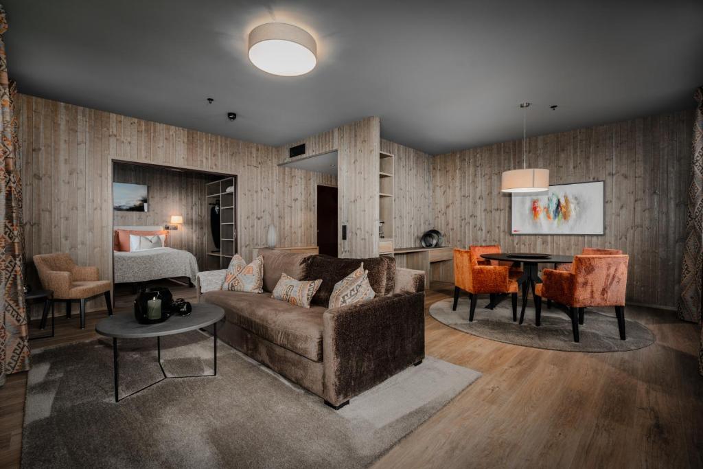 Junior Suite with Mountain View