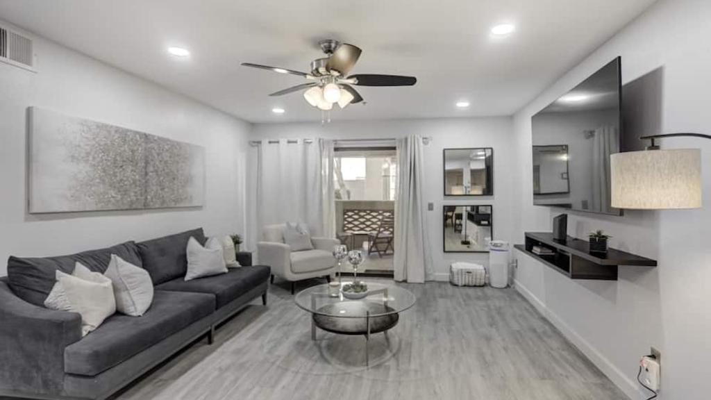 Comfort and Style in the Phoenix Biltmore Area!, Phoenix