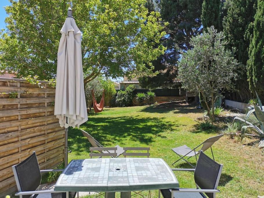 Studio Le Calme, plages à pied et grand jardin, La Couronne, Ferienhaus