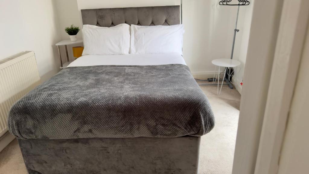 Spacious 5 Bedroom House Close To Town Center, Aylesbury