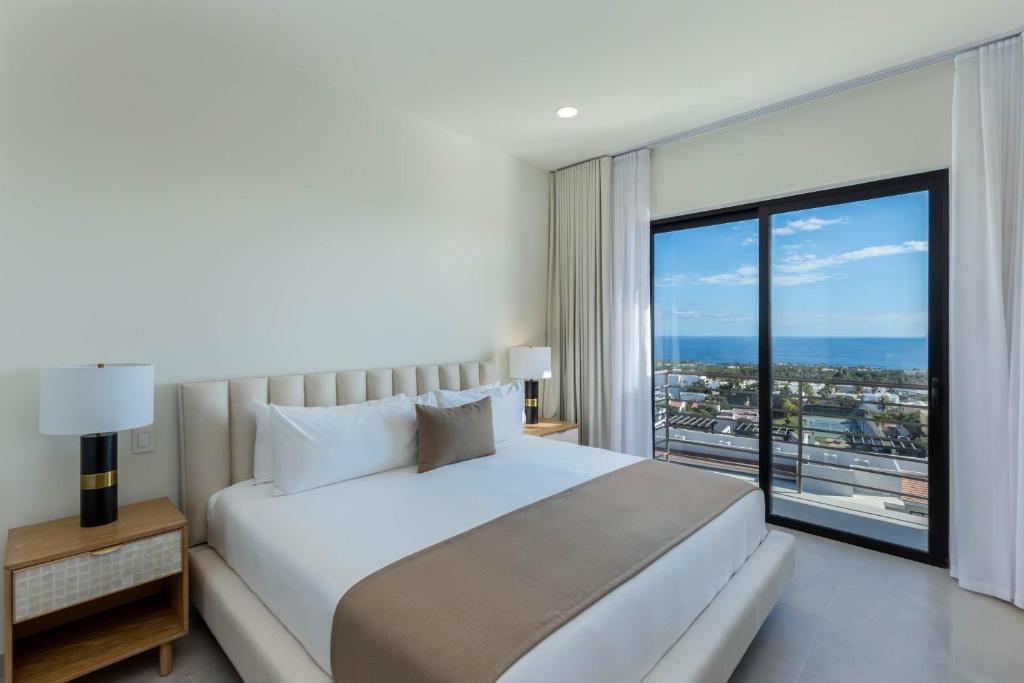 Cabo PH Stunning Rooftop with Jacuzzi - 4