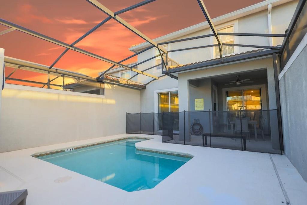 Magical Townhome private pool in Storey Lake, Kissimmee