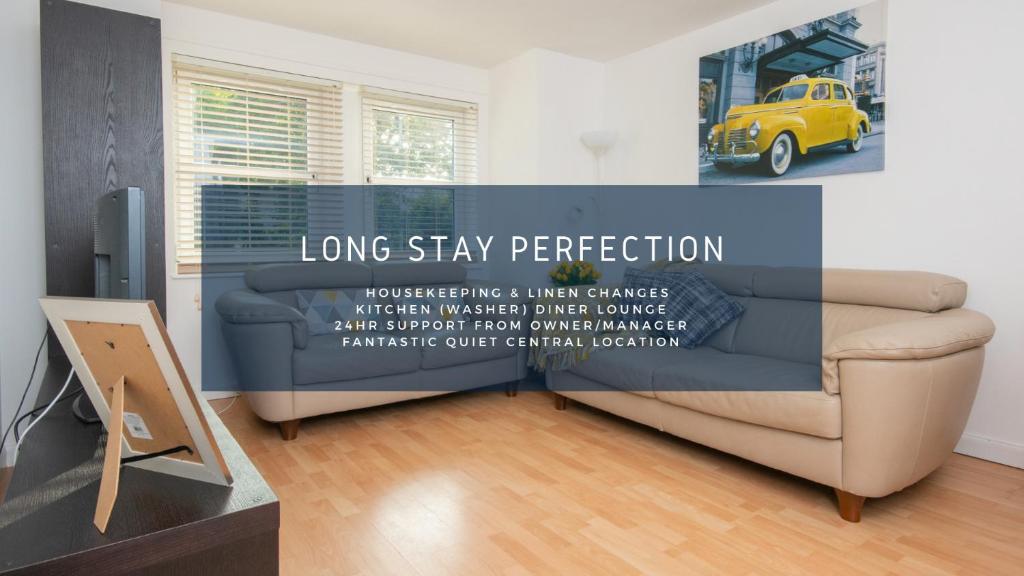Dwellcome Home Ltd 2 Bedroom King & Double Central Apartment, Free Allocated Barrier Secured Parking Space at rear entrance & Fast WIFI, Ideal for long term contractor, corporate, etc stays, Regular housekeeping option - see our site for assurance, Aberdeen