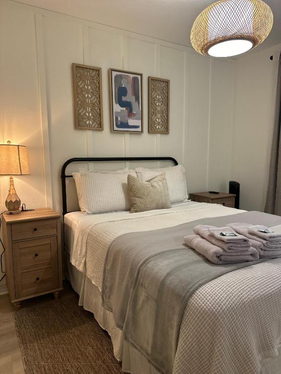 Lake view - private room shared bath, Davenport