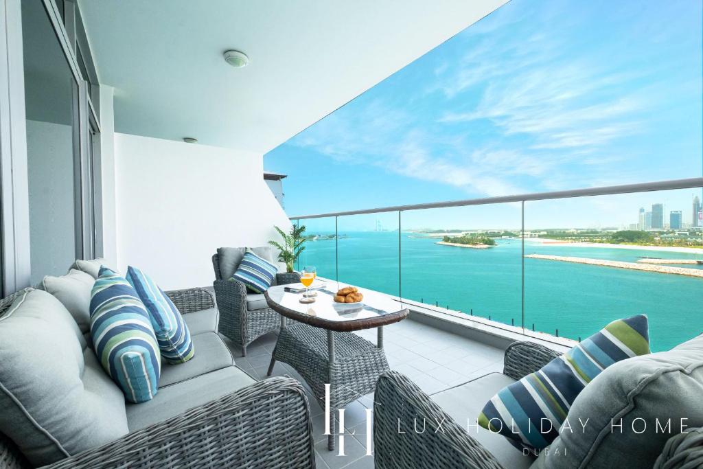 LUX Opulent Island Suite 6 Burj View, Dubaï