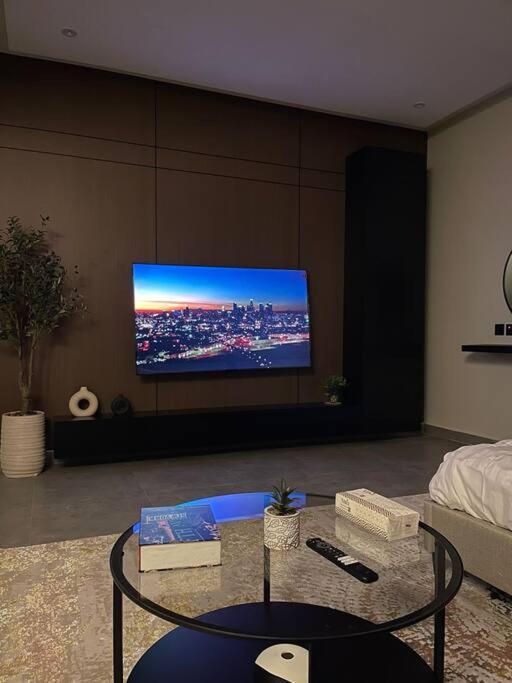 استديوا مودرن حي الحمراء, Rijád