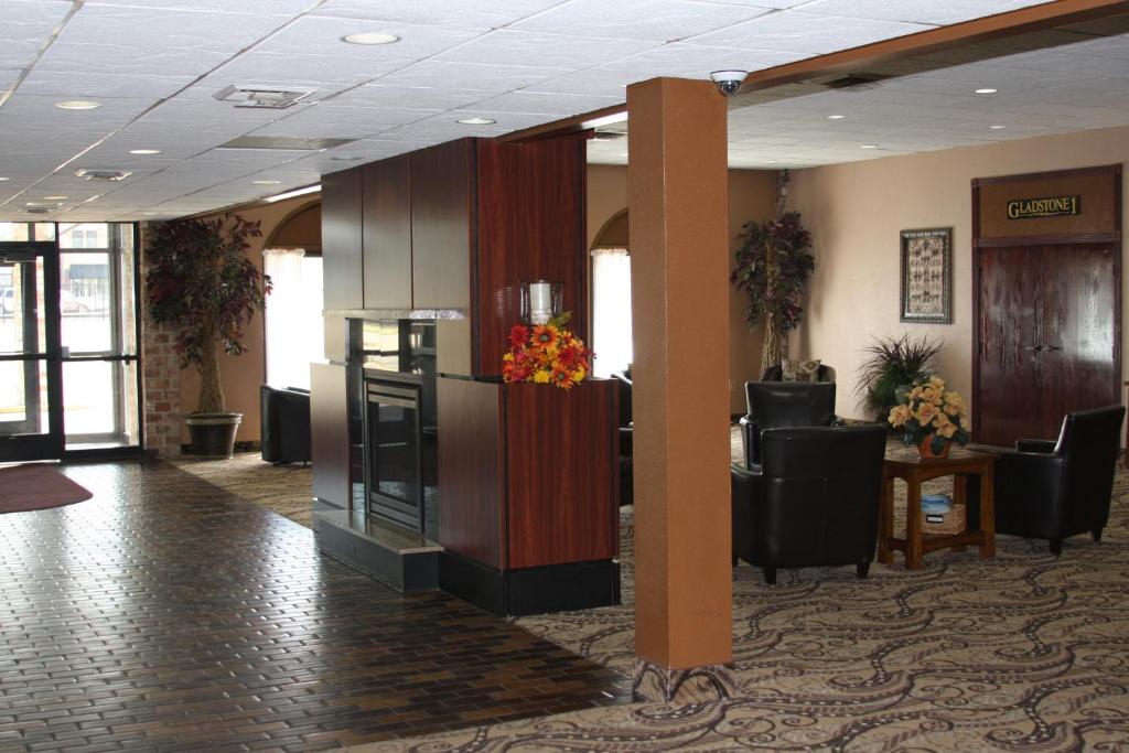 Gladstone Inn and Suites photo