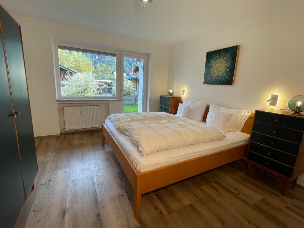 Ferienwohnung mit Terrasse und Garten mit Blick auf das Karwendelgebirge - 4