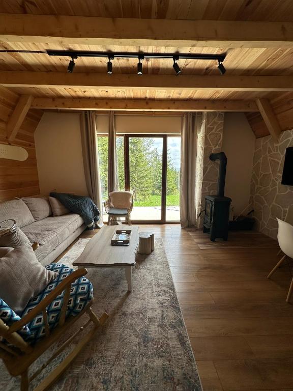 Wonderwood Cabin 2 - 4