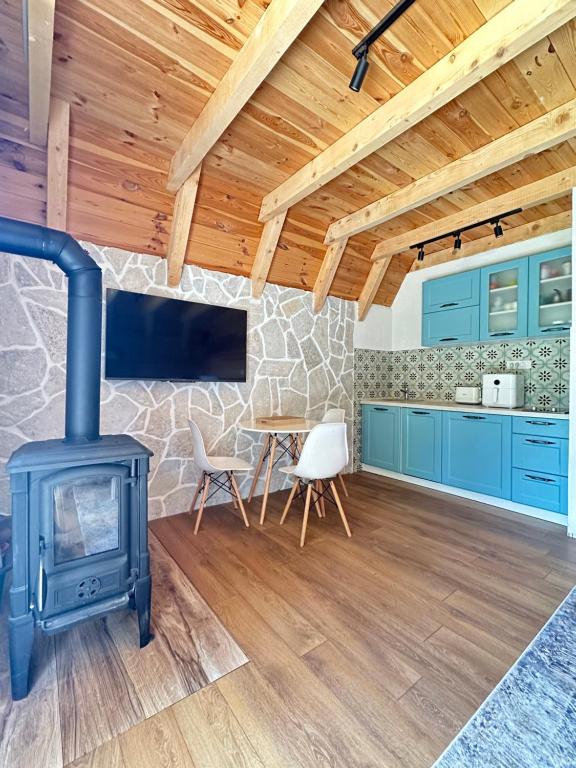 Wonderwood Cabin 2 - 3